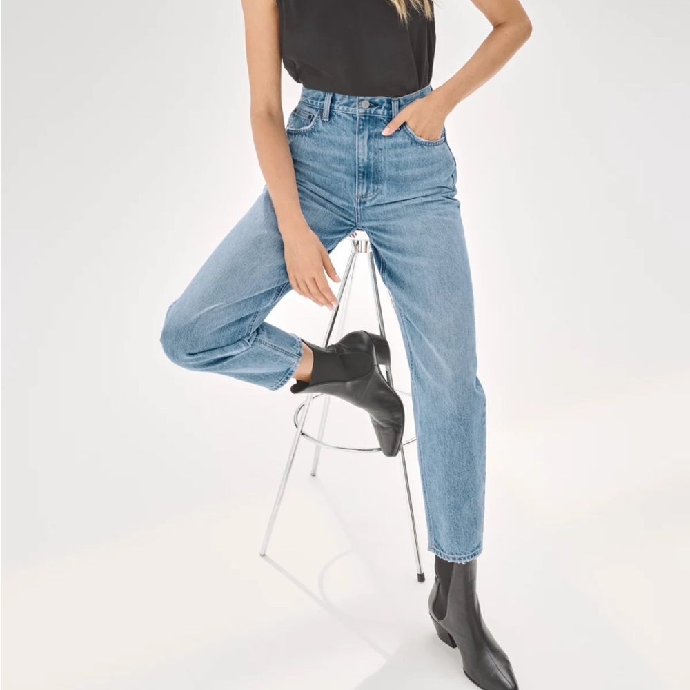 Aritzia Denim Forum Gia High Rise Carrot sz 26